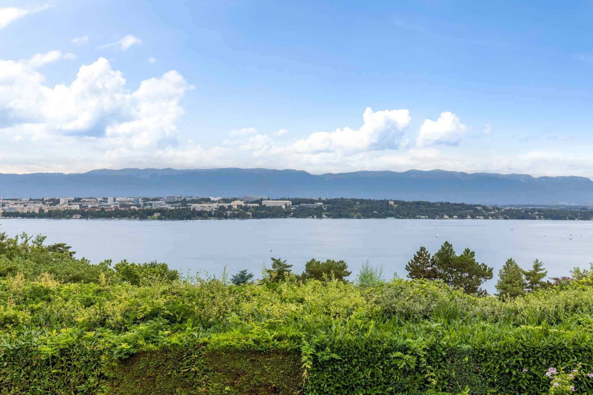 Spacieuse villa avec vue sur le Lac